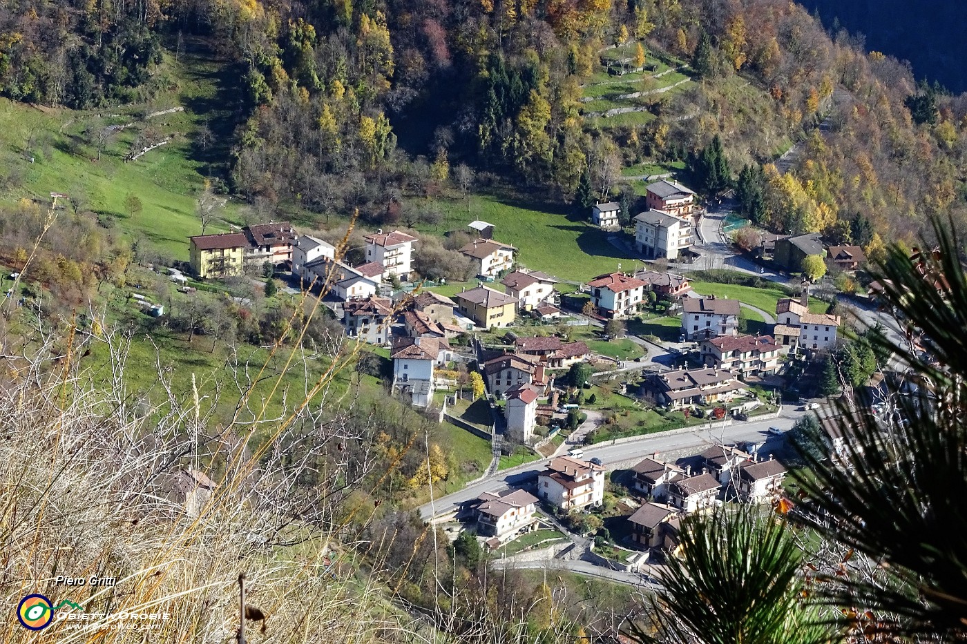 31 Zoom su Bruga e Truchel, fraz. di Bracca.JPG